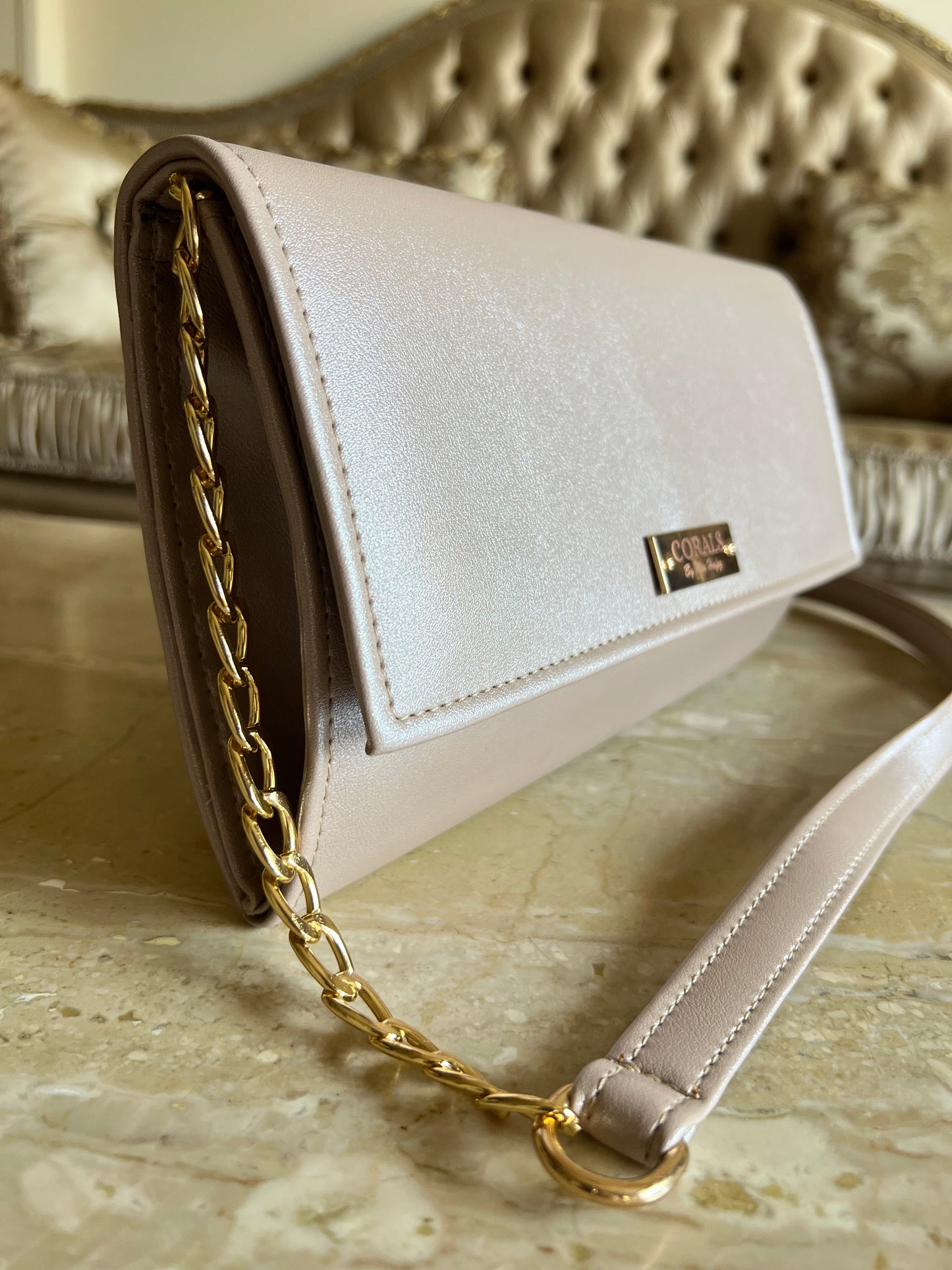 Shimmer clutch