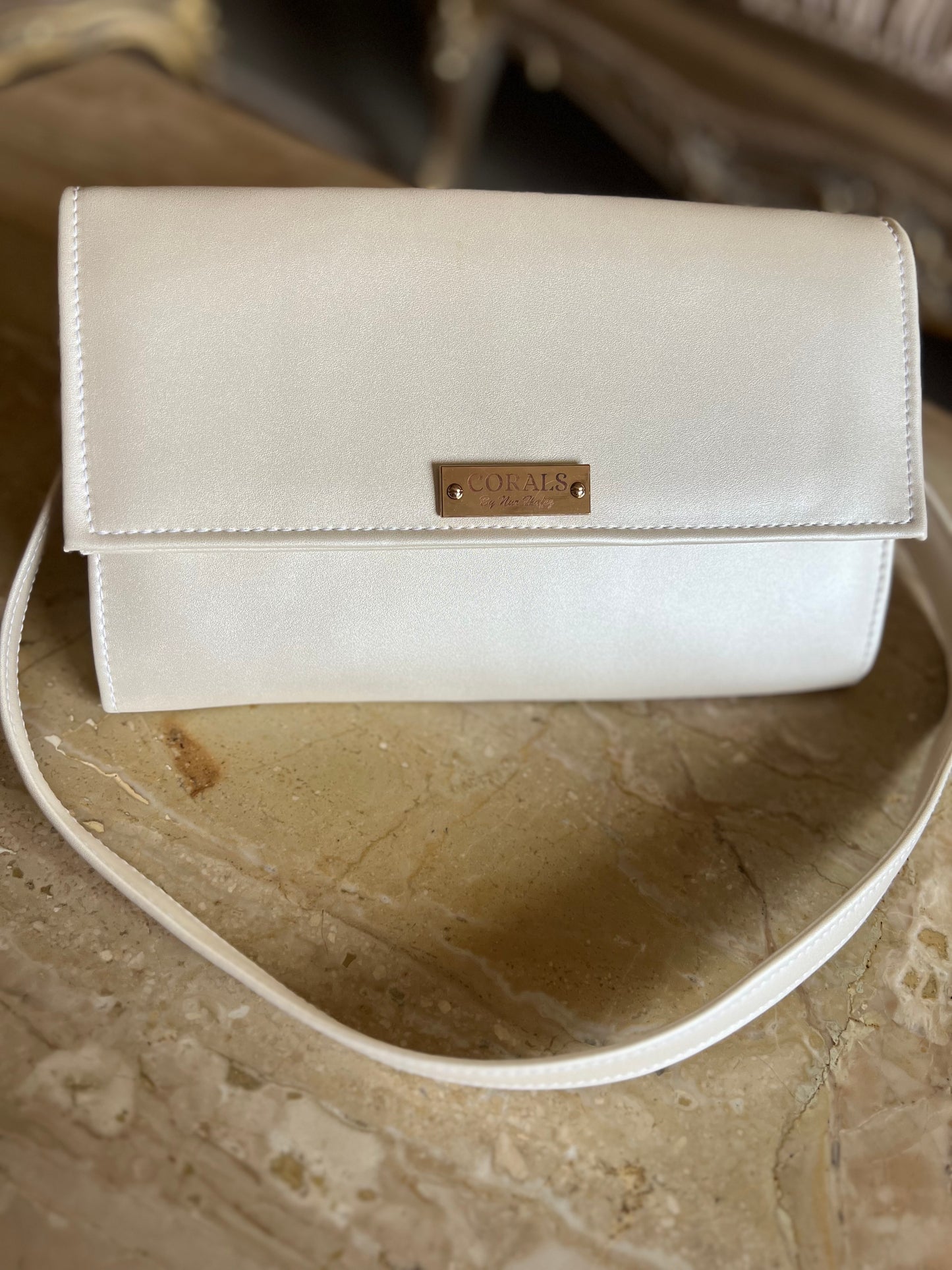 Shimmer clutch