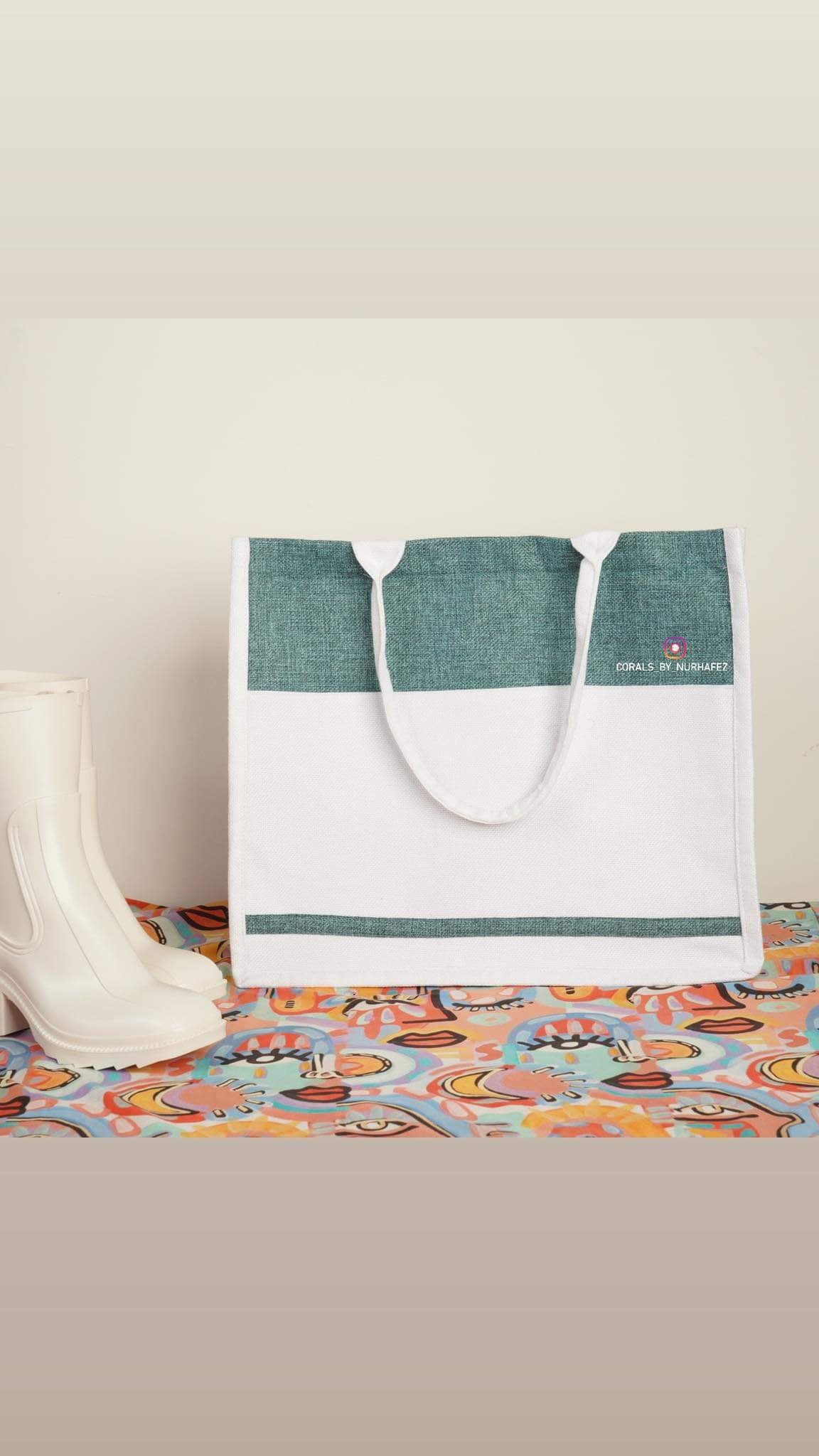 Jute tote bag with pocket outside